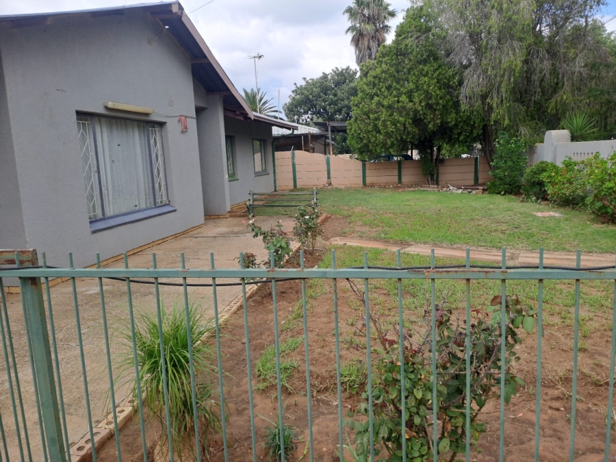 To Let 3 Bedroom Property for Rent in Naudeville Free State